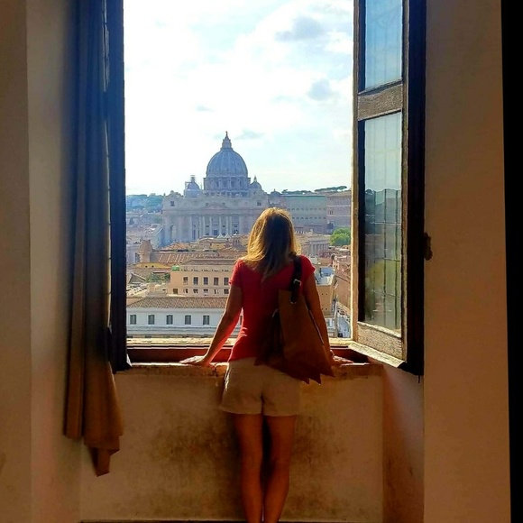 Meet your Posher, Linda - Picture 1 of 2